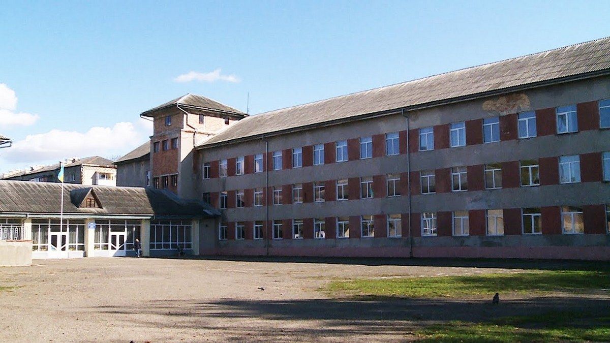 Влада Коломиї планує реорганізацію ліцею №2, колектив і батьки - проти 2