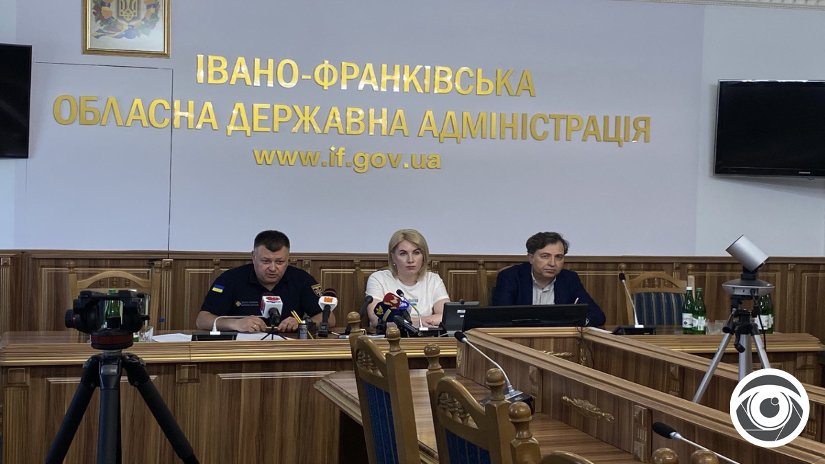 То виходимо до школи чи ні? Прийняли рішення.