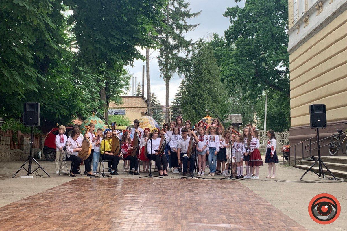 Святковий концерт та патріотичні малюнки: як завершився Дитячий день у Коломиї 5