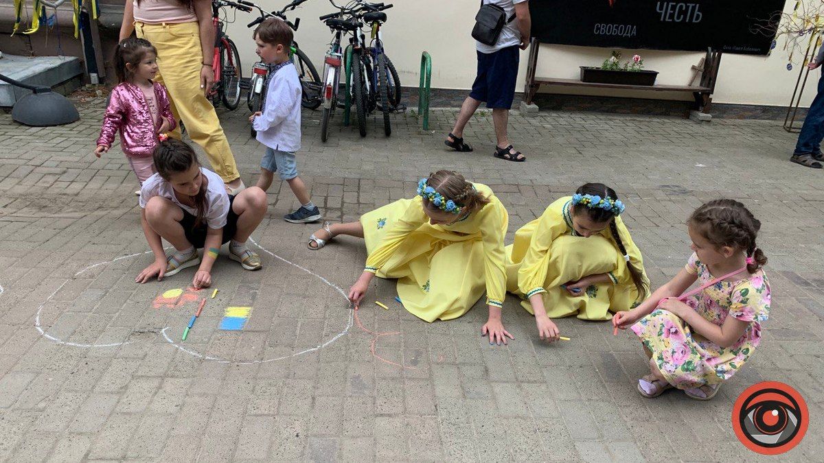 Святковий концерт та патріотичні малюнки: як завершився Дитячий день у Коломиї 1