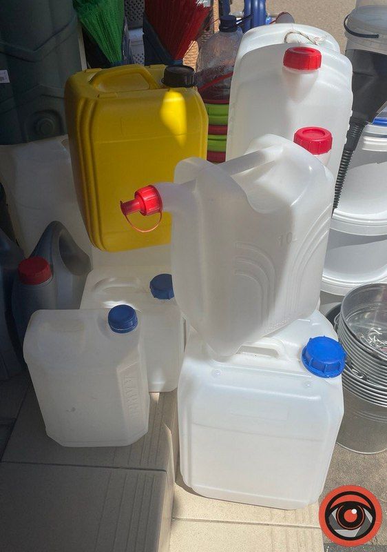 Паливна криза триває: скільки коштують каністри в Коломиї 3