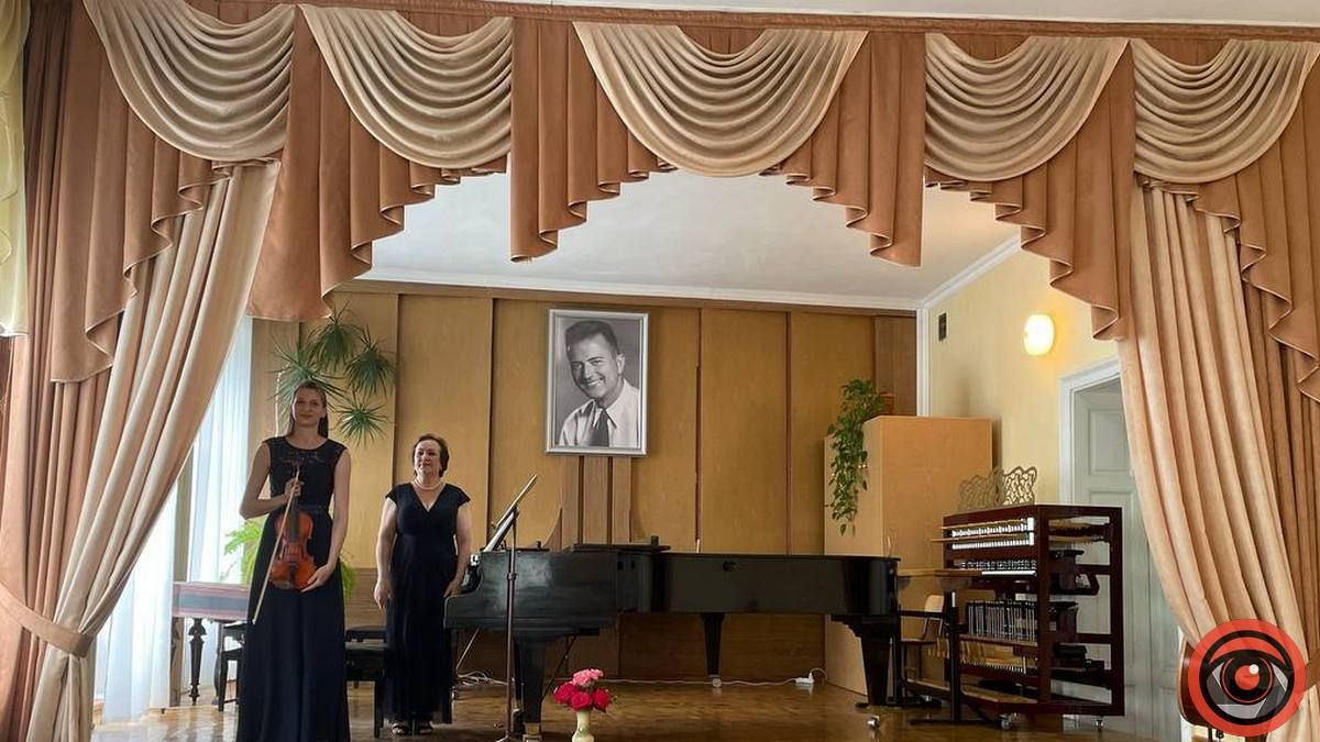 Ірина Зінець та Христина Сандецька дали концерт до 100-річння музичної школи в Коломиї 3