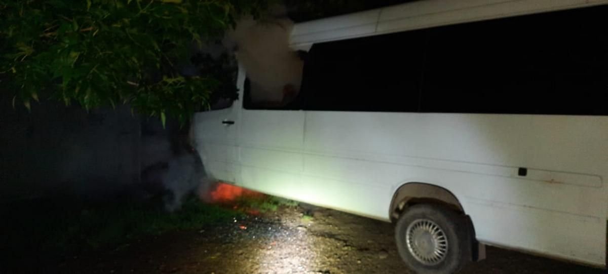 В ніч на 13 червня у Коломиї горів мікроавтобус 4
