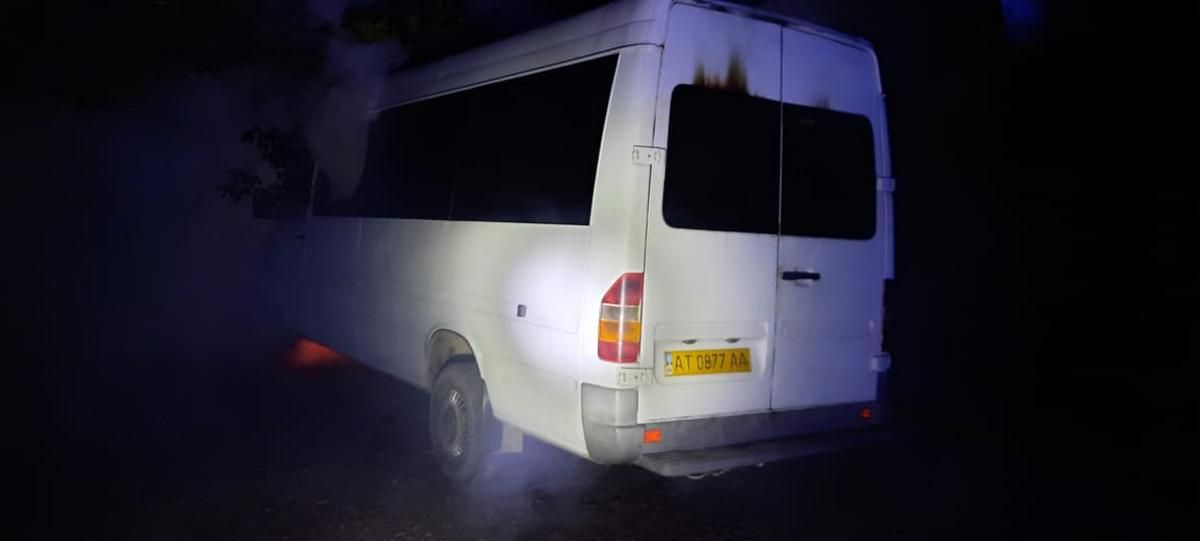 В ніч на 13 червня у Коломиї горів мікроавтобус 5