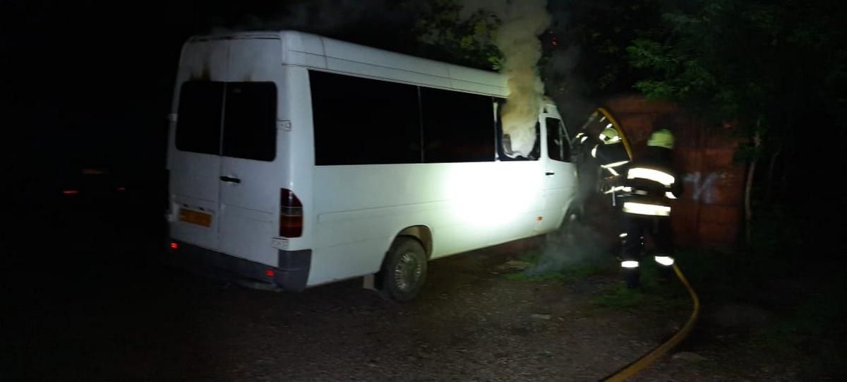 В ніч на 13 червня у Коломиї горів мікроавтобус 2
