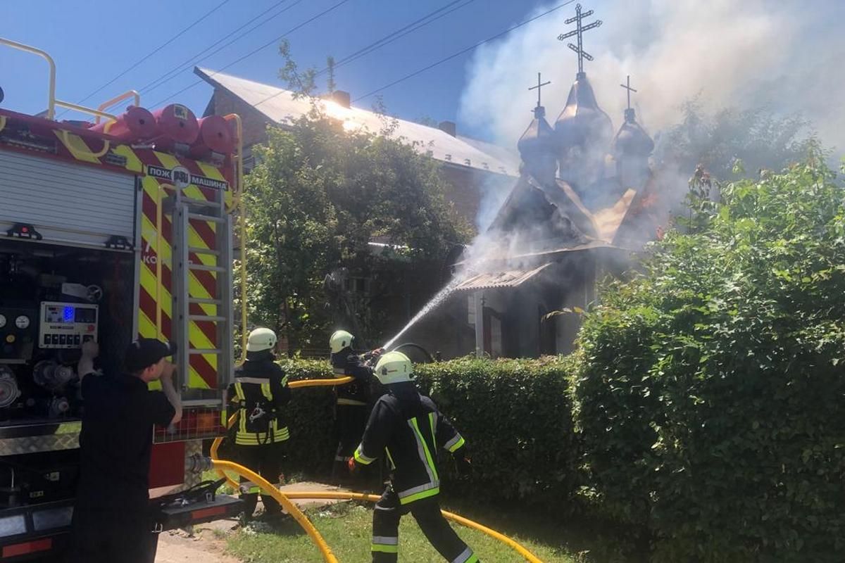 У Коломиї пожежа сталася у капличці 4