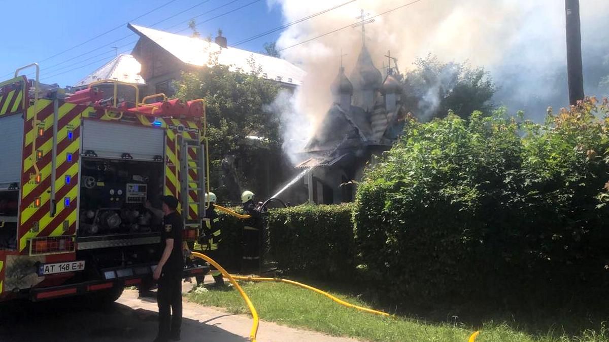 У Коломиї пожежа сталася у капличці 2