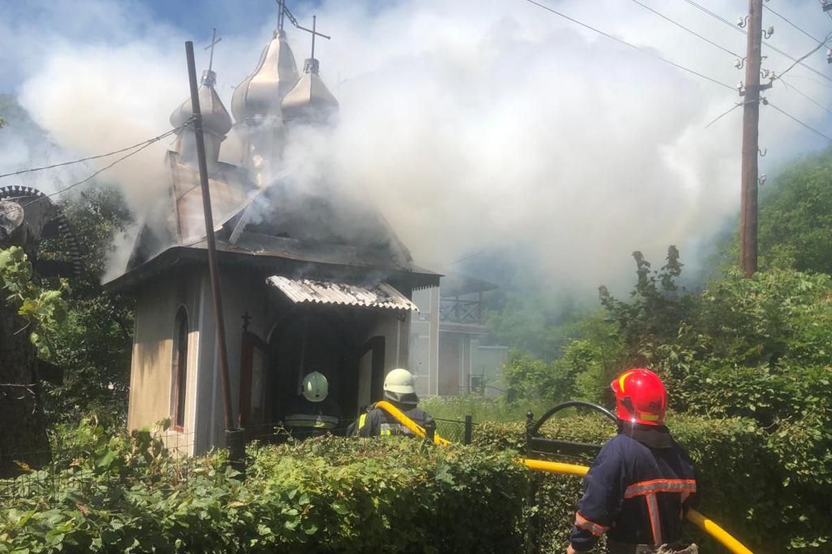 У Коломиї пожежа сталася у капличці 1