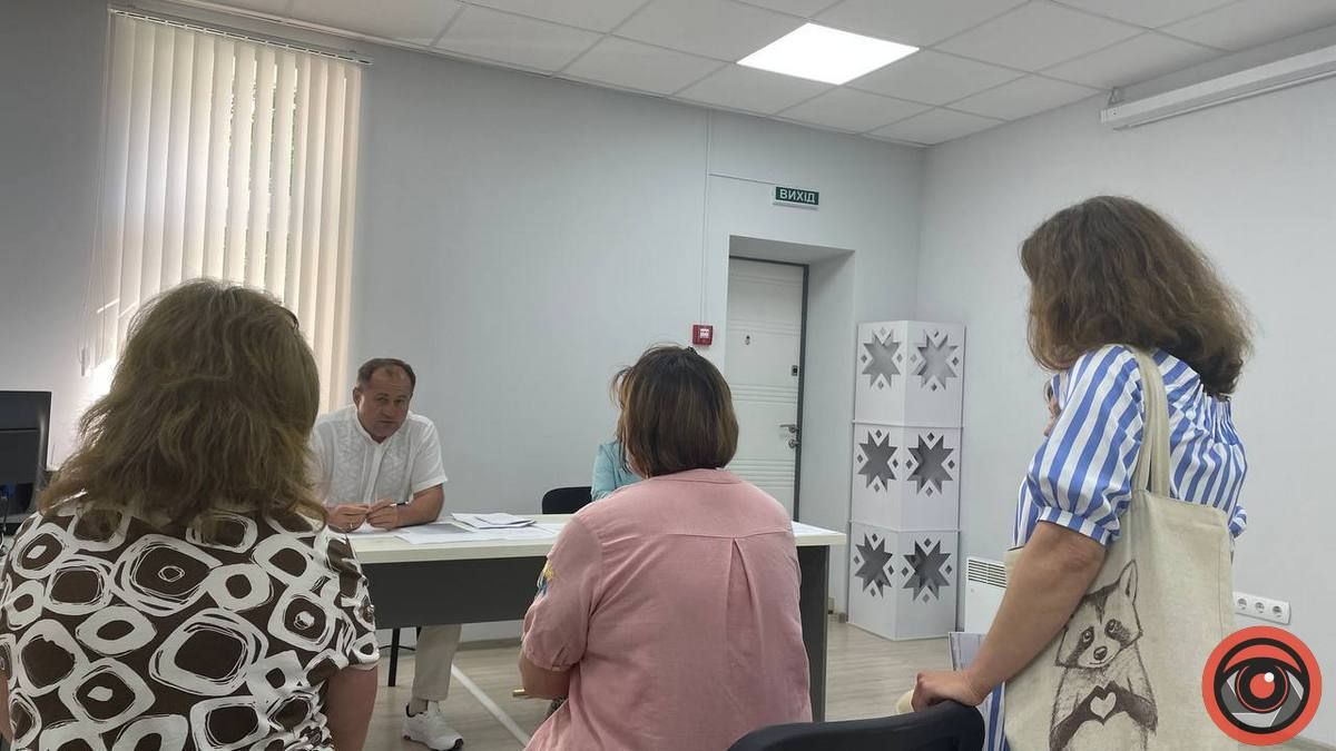 Випускники закінчать Коломийський ліцей №2, але в 10 клас - ні 3