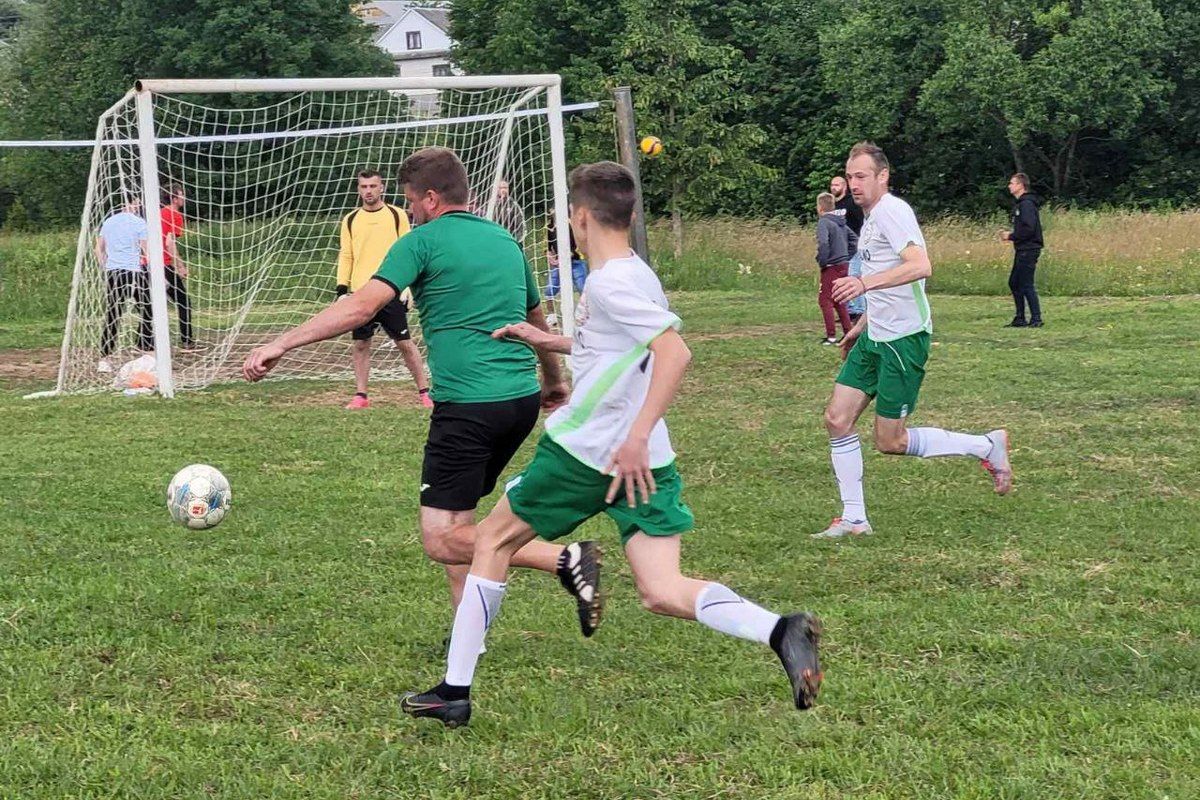 Граючи футбол, у Марківці зібрали більше 10 000 грн для ЗСУ 4