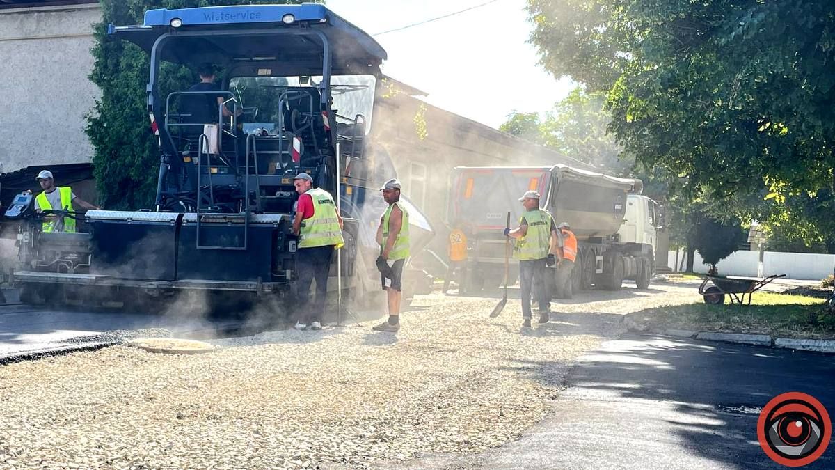 Як у Коломиї асфальтують вул. Липову 4