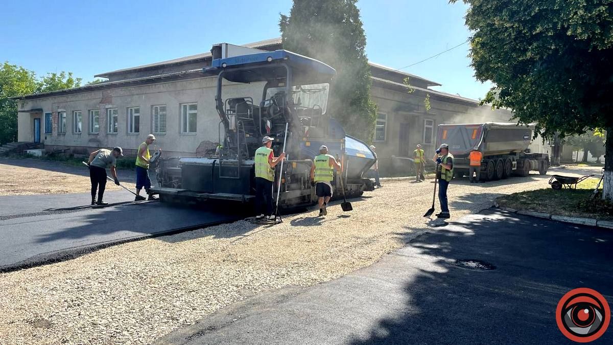 Як у Коломиї асфальтують вул. Липову 1