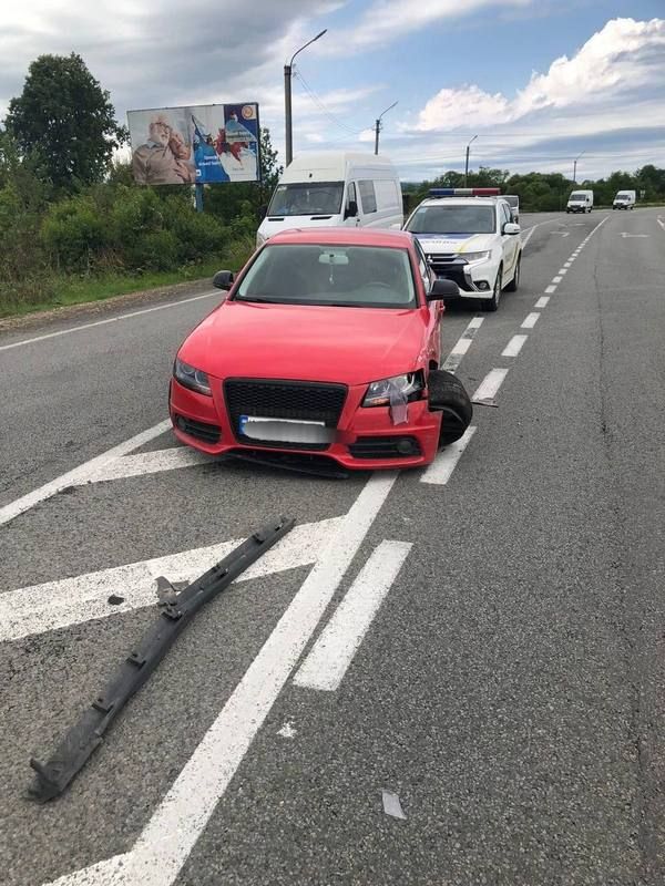 У Коломиї перекинувся автомобіль із 8 пасажирами. Фото 2