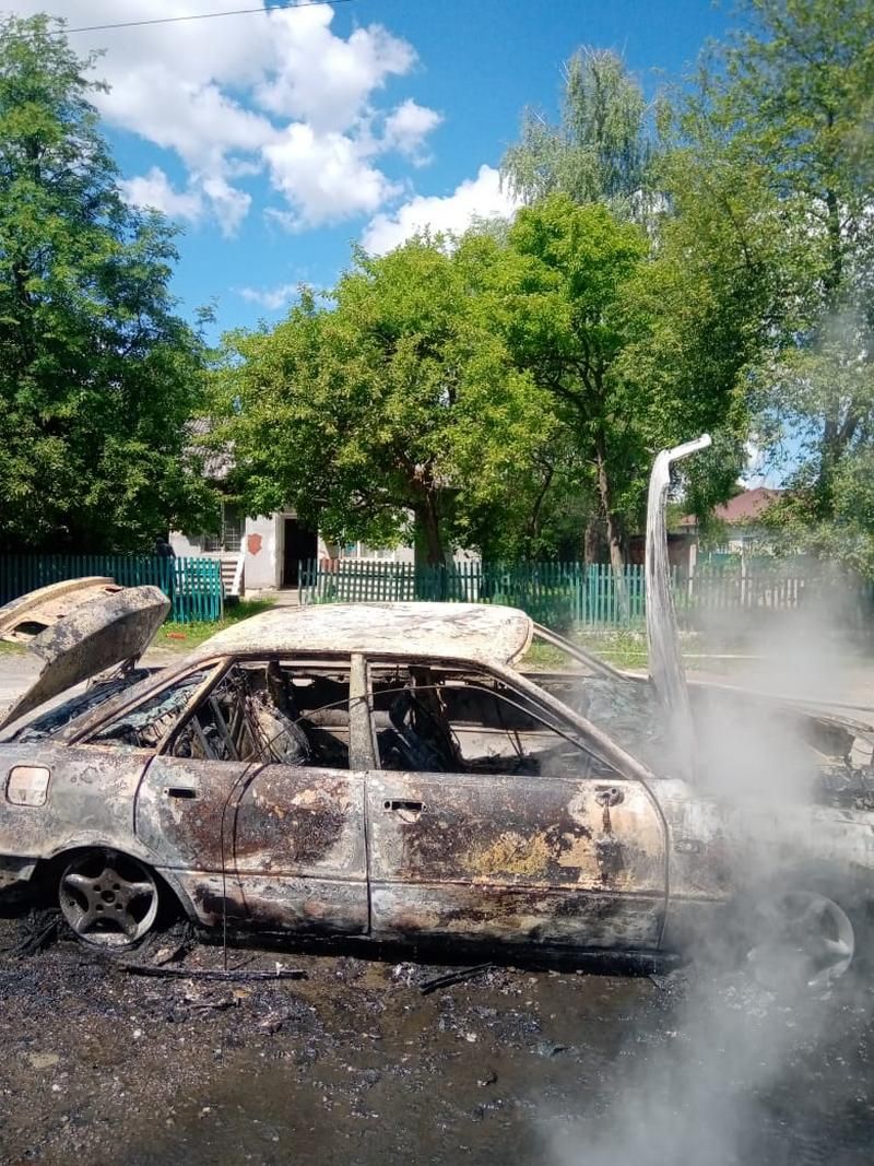 На Коломийщині вщент  згоріло авто 1