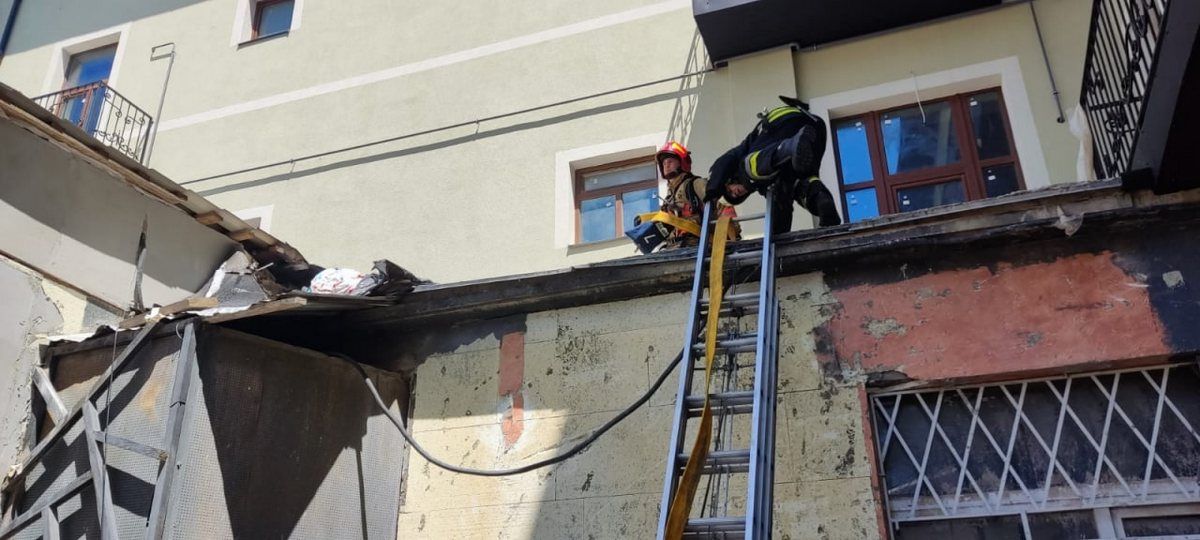 У Коломиї горить будинок. Працюють рятувальники 1