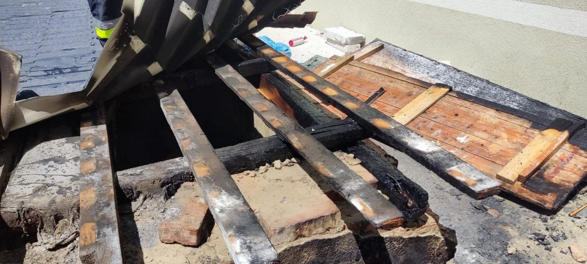 У Коломиї горить будинок. Працюють рятувальники 3