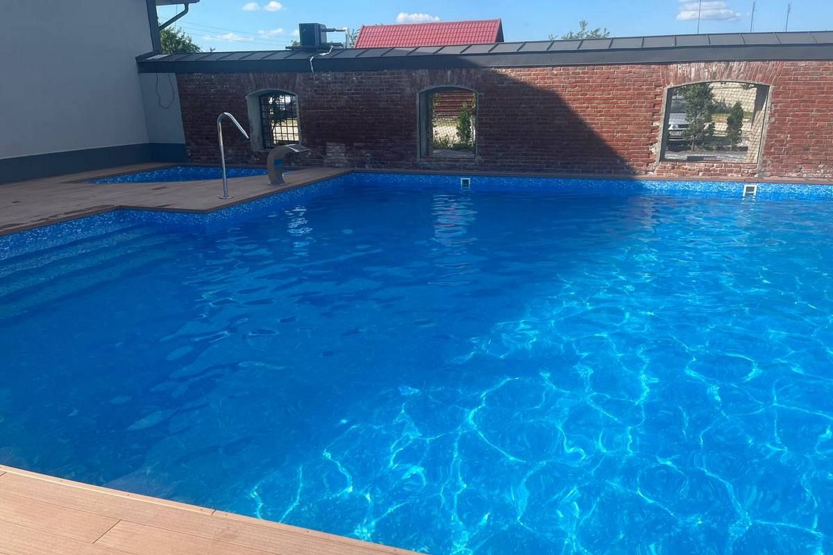 Де коломиянам відпочити біля відкритого басейну? | добірка місць 2