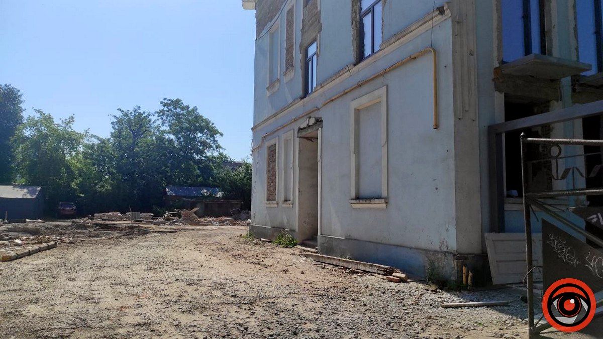 Вулиця Шухевича в Коломиї: контрасти 9