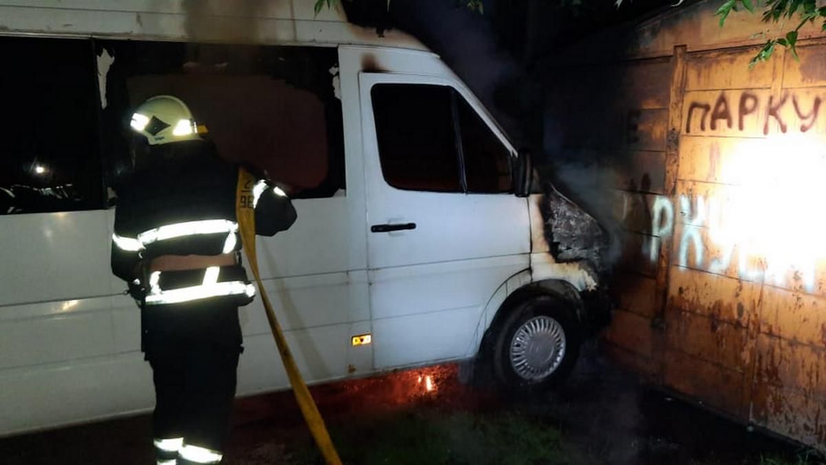 В ніч на 13 червня у Коломиї горів мікроавтобус