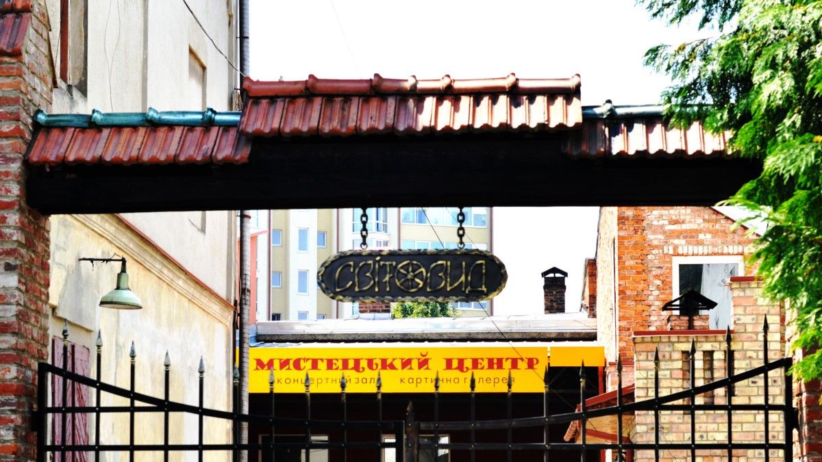 8 липня коломиян запрошують на виставку художніх робіт "Погляд"