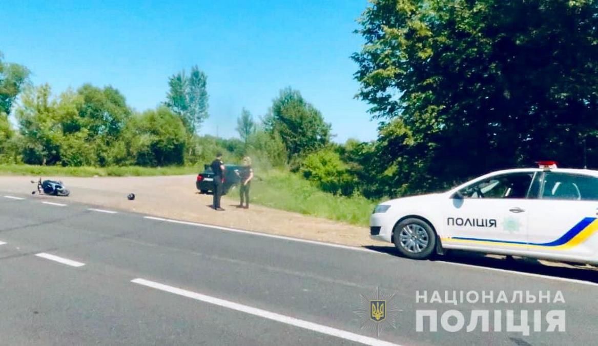 Під Ценявою перекинулась автівка, а у Шепарівцях збили мотоцикліста 2