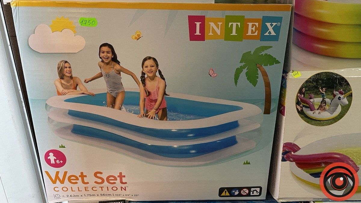 Яку суму потрібно віддати, щоб купити басейн в Коломиї? 8