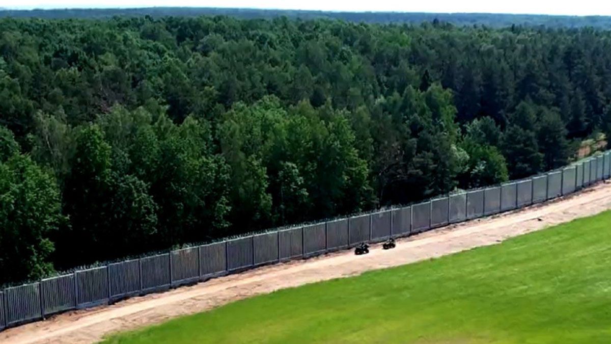 186 кілометрова стіна на кордоні Польщі з Білоруссю. ВІДЕО
