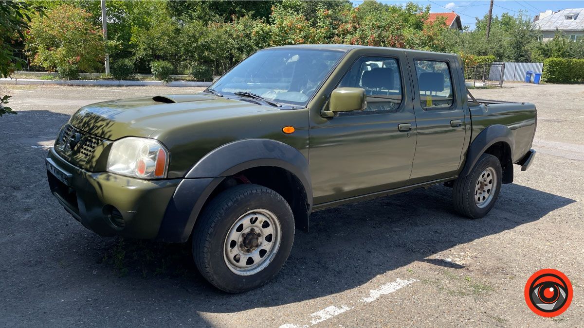 У Коломиї волонтери передали машину для ЗСУ 1