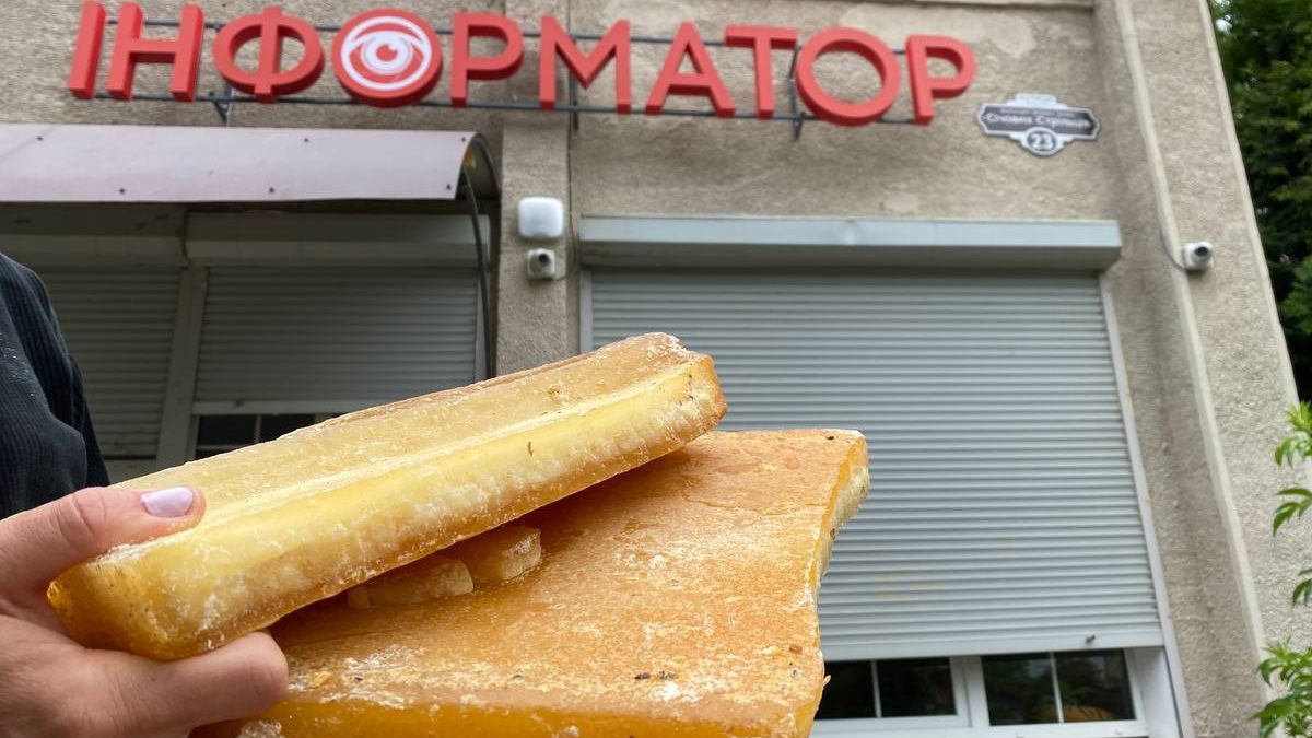 Волонтери збирають парафін для виготовлення окопних свічок