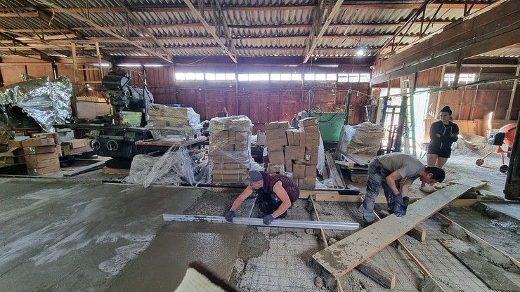 Роботи в Карпатах: на території старого лісопильного цеху виготовлятимуть роботів 1