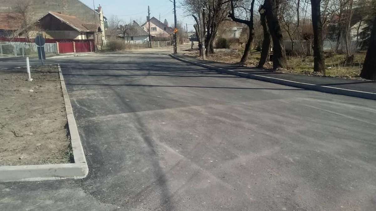 У Коломиї взялися до ямкового ремонту дороги на вул. Довбуша 2