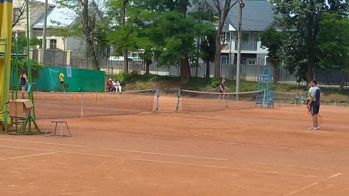 Як тенісисти-аматори змагалися у Коломиї 3