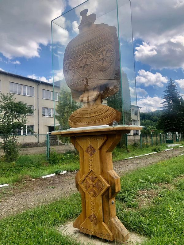 У гуцульському Яворові з'явилася перша в Україні сільська виставка на вулиці 3