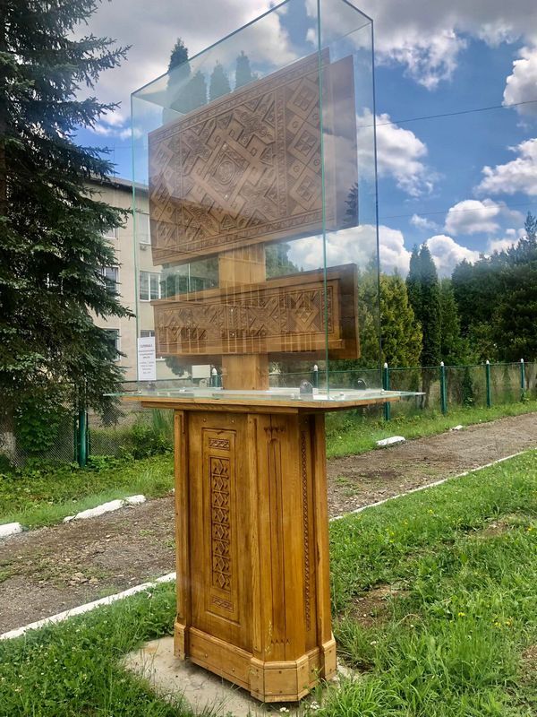 У гуцульському Яворові з'явилася перша в Україні сільська виставка на вулиці 6