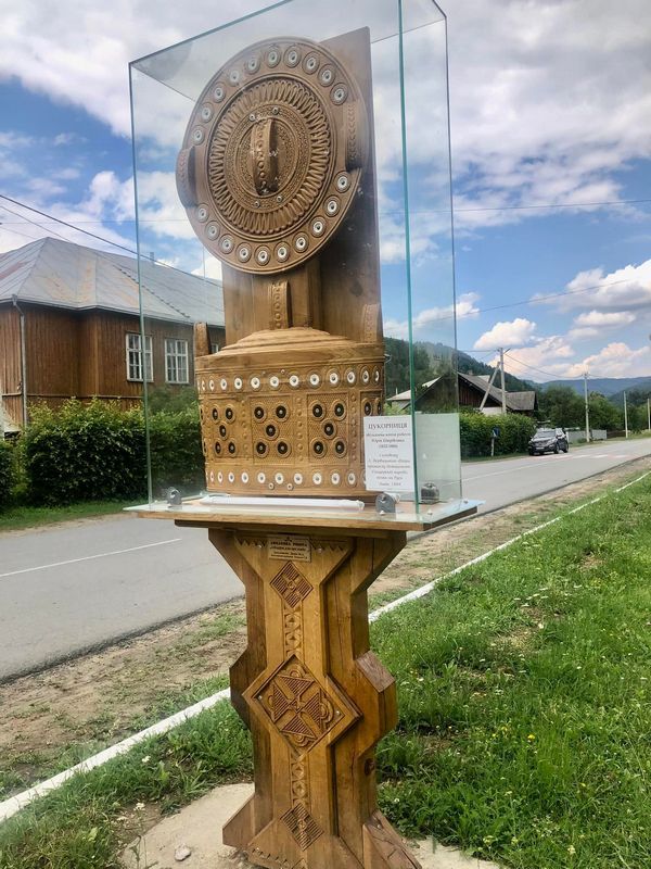 У гуцульському Яворові з'явилася перша в Україні сільська виставка на вулиці 8