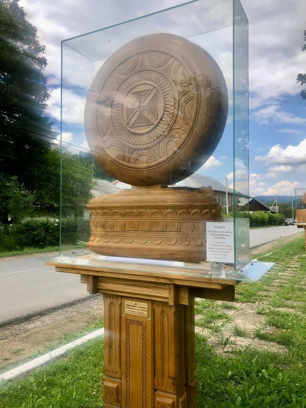 У гуцульському Яворові з'явилася перша в Україні сільська виставка на вулиці 9