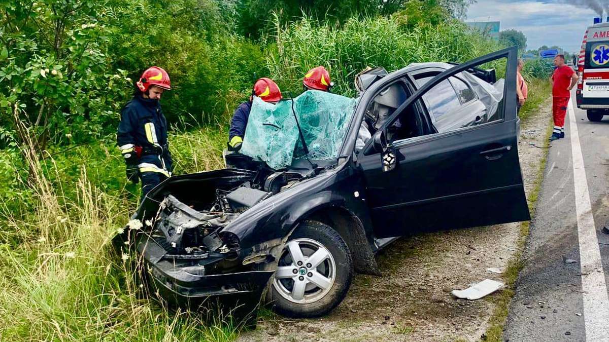 Смертельне зіткнення на Прикарпатті: загинуло двоє людей