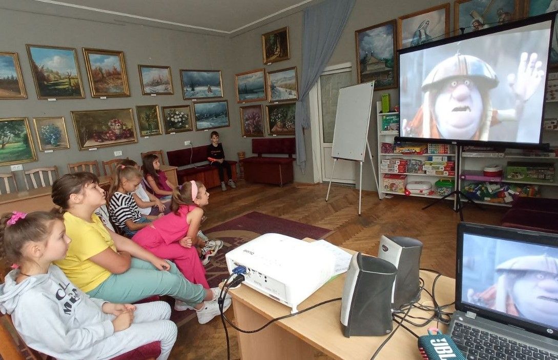 Чим зайняти дітей влітку працюючим батькам? 1