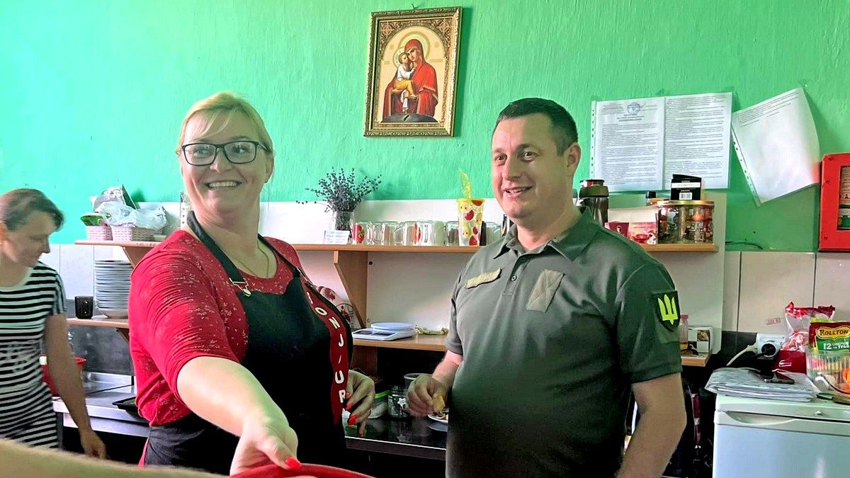 Педагоги-волонтери: чим допомагають ЗСУ на Коломийщині?