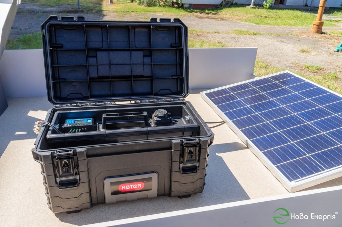 Замість павербанків: для ЗСУ на Прикарпатті створили зарядну станцію на сонячних панелях 2