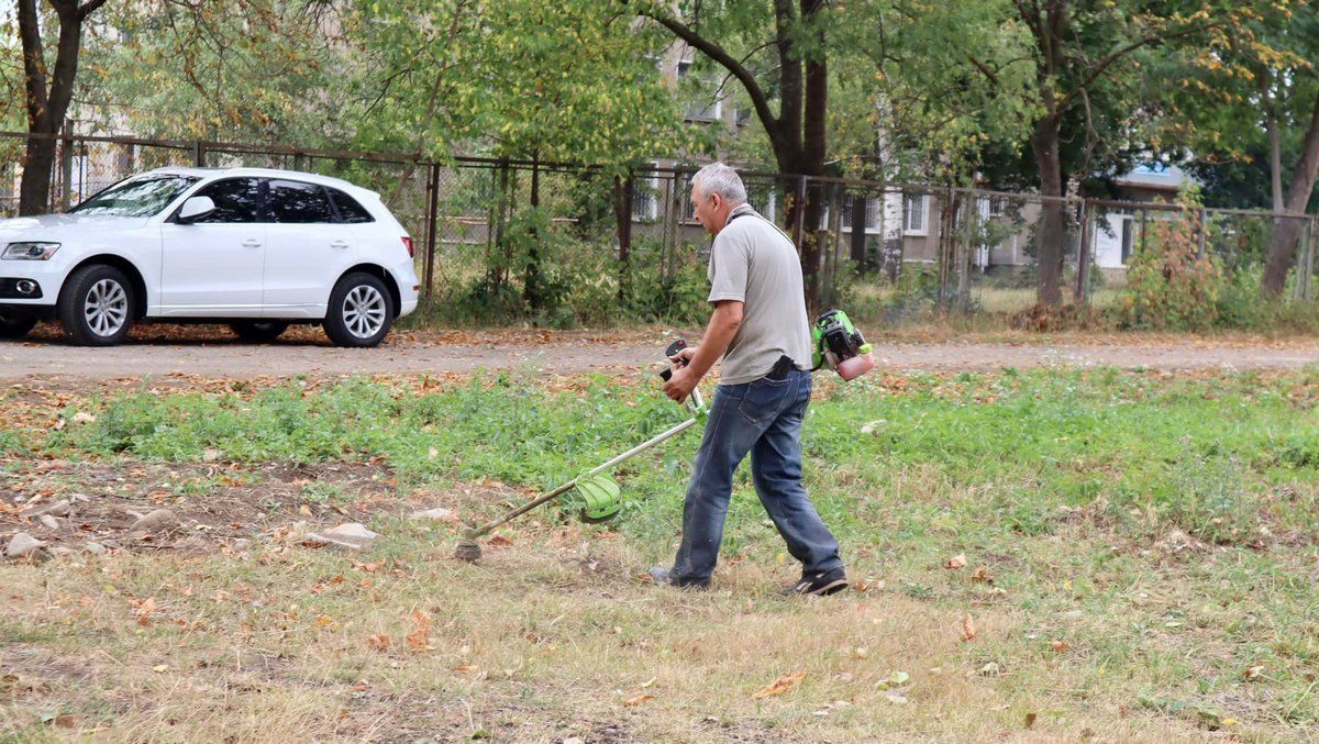 Як службовці з ратуші прибирали Шевченківське озеро 5