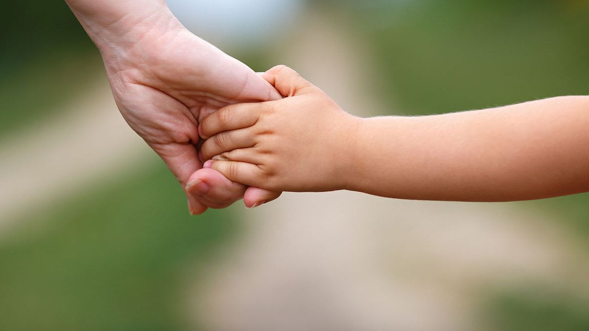 На Прикарпатті розшукують маму-переселенку з дитиною