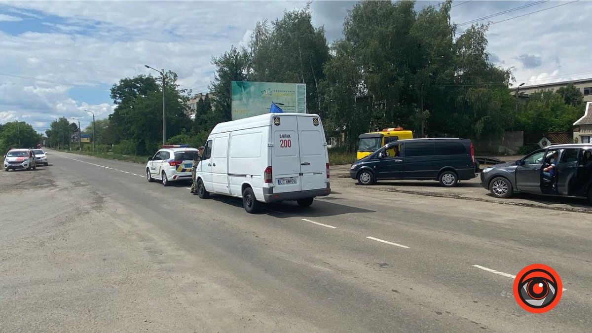 Коломияни живим коридором зустріли полеглого захисника 2