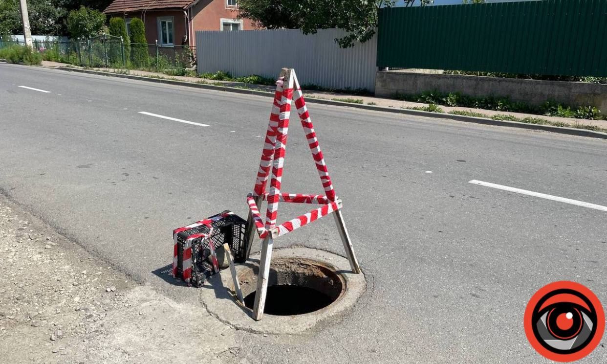 До уваги водіїв: на вулиці Франка відкритий люк 1
