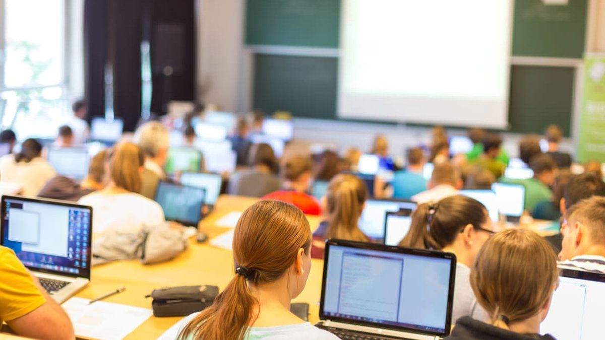 Кабмін виплатить борги студентів за навчання 1