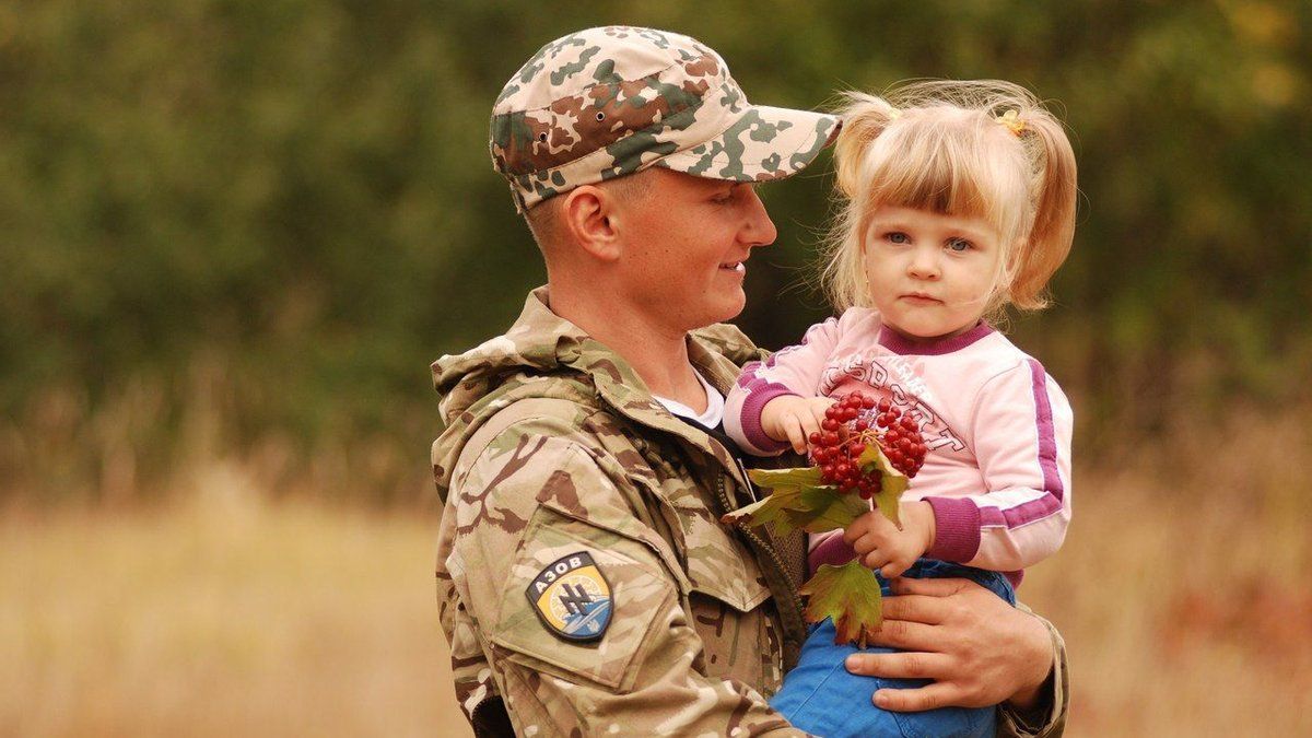 В Україні прийняли законопроєкт щодо рівних можливостей матері і батька