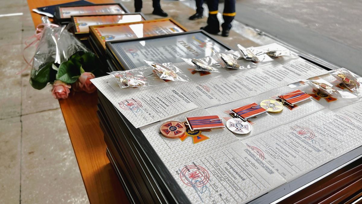 Прикарпатські рятувальники з квітня розчищали території Київської області 1