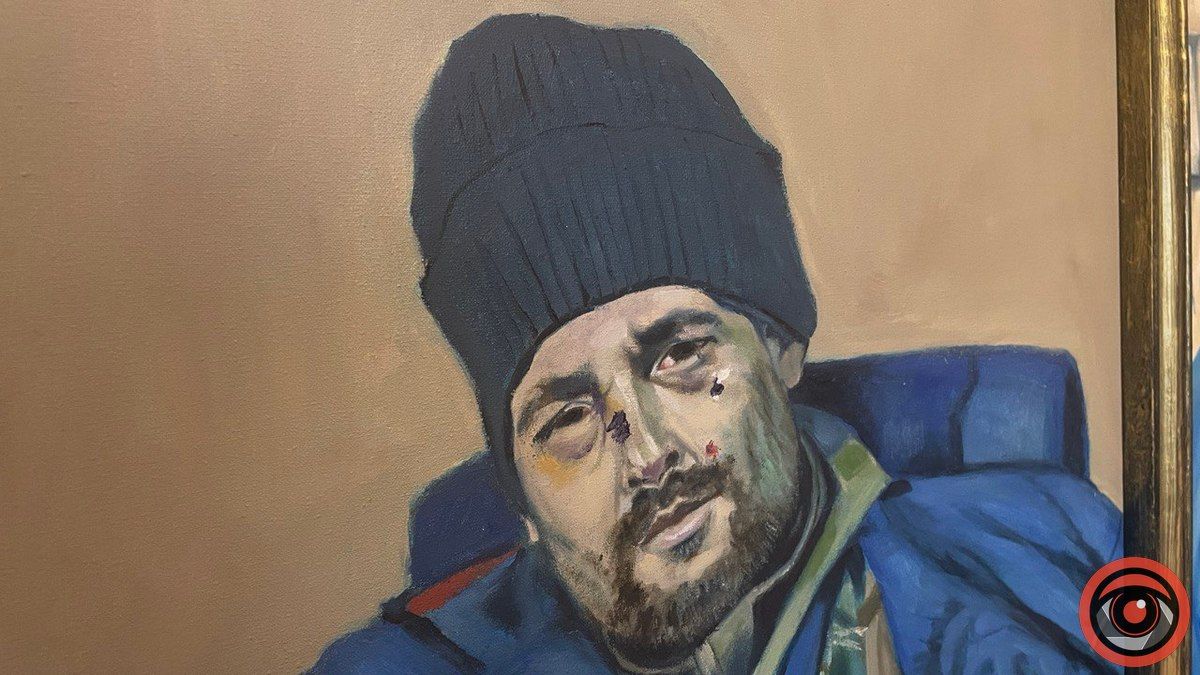 Виставка "Портрети героїв із Азовсталі" у Коломиї 4