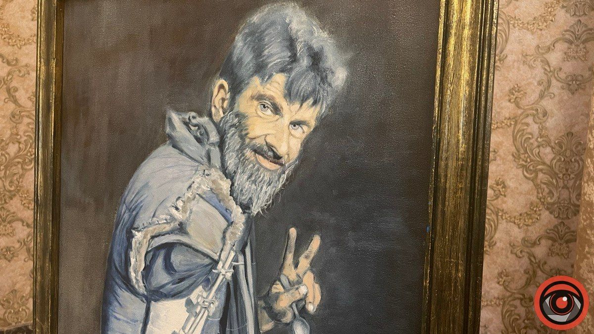 Виставка "Портрети героїв із Азовсталі" у Коломиї 2