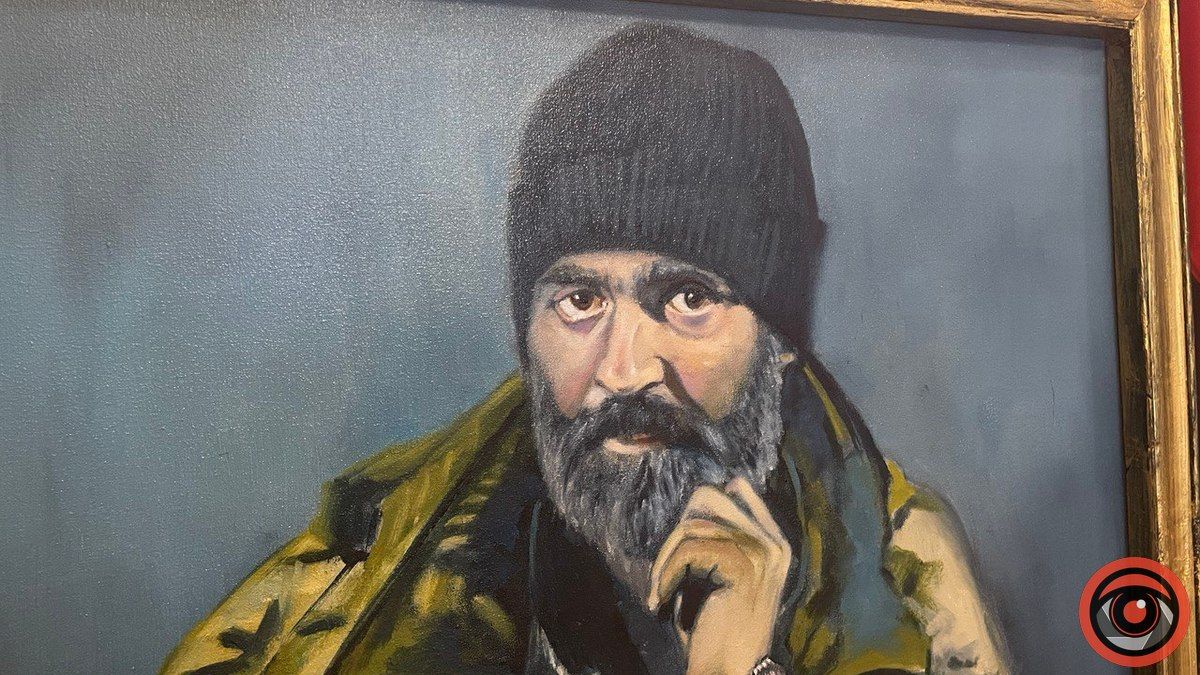 Виставка "Портрети героїв із Азовсталі" у Коломиї 3